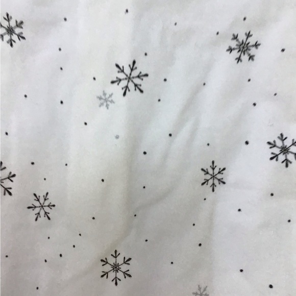 🆕FIRSTS by Petit Lem Snowflake Print footie Pajamas. Size 3m - Picture 5 of 5